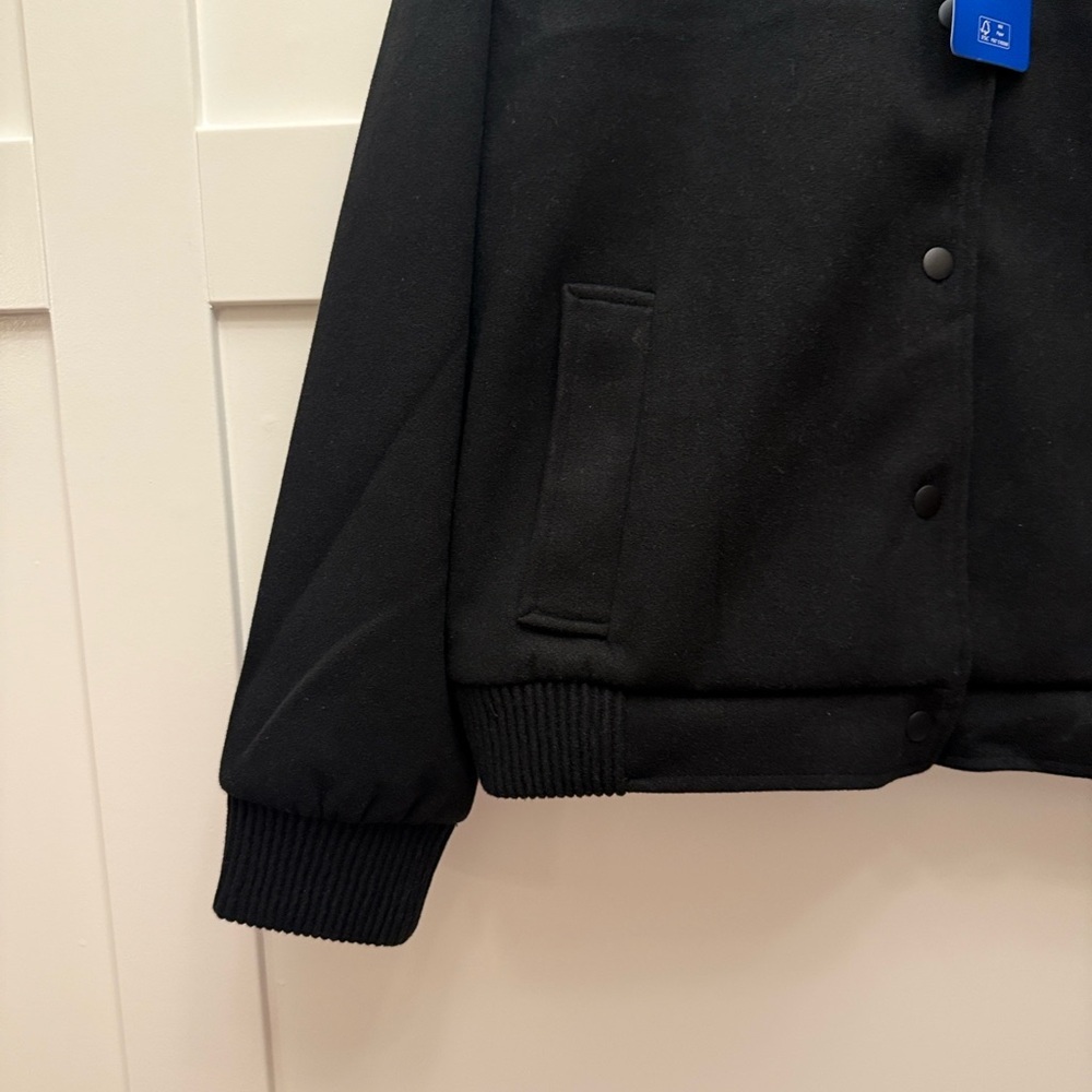 NWT “Well Worn” brand Women’s Black Bomber Jacket Floral Lining Snap Front Large - Picture 3 of 6